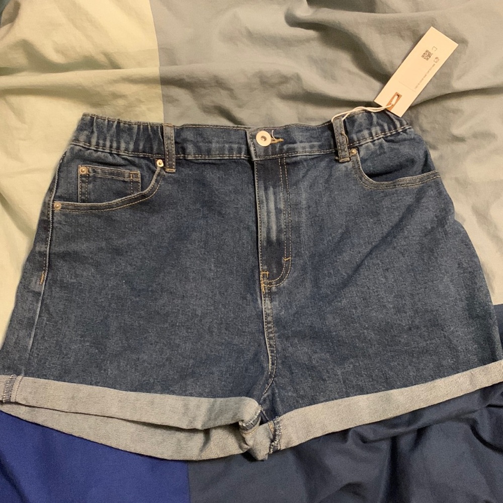 Dynamite Mom fit Denim shorts with elasticized waist-Size 27-NWT